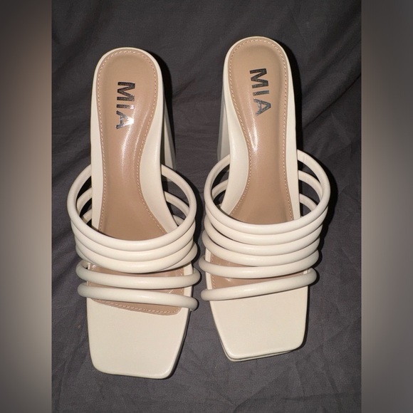 MIA sandals - brand new! - Picture 5 of 7